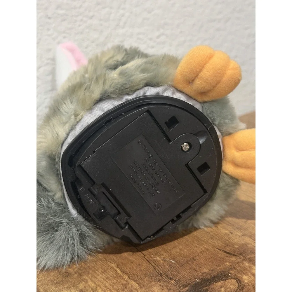 1998 Furby Gray Wolf Church Mouse Original w/ Tags Teal Green Swirl Eyes Gen 1